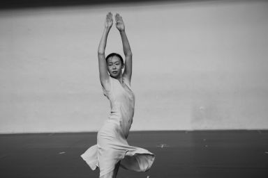 Fase, Four Movements to the Music of Steve Reich - dancer Yuika Hashimoto