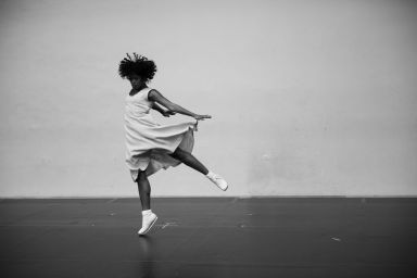 Fase, Four Movements to the Music of Steve Reich - dancer Soa Ratsifandrihana