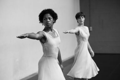Fase, Four Movements to the Music of Steve Reich -  dancers Laura Bachman, Soa Ratsifandrihana