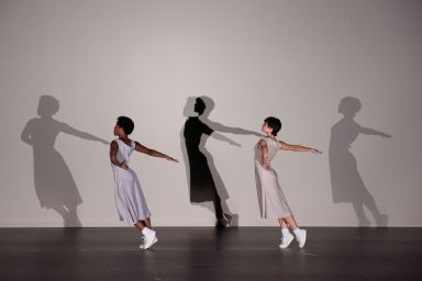 Fase, Four Movements to the Music of Steve Reich - dancers Laura Bachman, Soa Ratsifandrihana