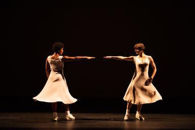 Fase, Four Movements to the Music of Steve Reich - dancers Laura Bachman, Soa Ratsifandrihana