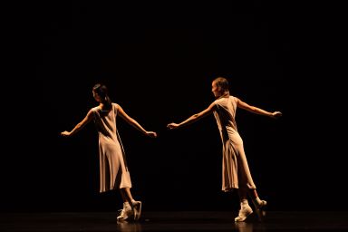 Fase, Four Movements to the Music of Steve Reich - dancers Yuika Hashimoto, Laura Maria Poletti