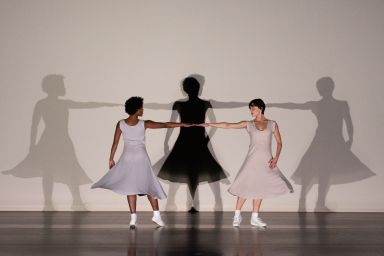 Fase, Four Movements to the Music of Steve Reich - dancers Laura Bachman, Soa Ratsifandrihana
